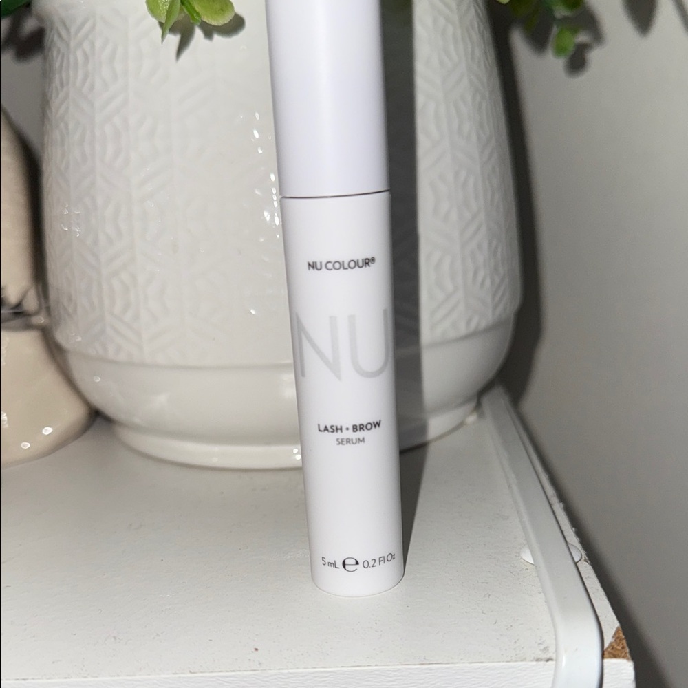 NEW- NU COLOUR Lash + Brow Serum 5 ml.